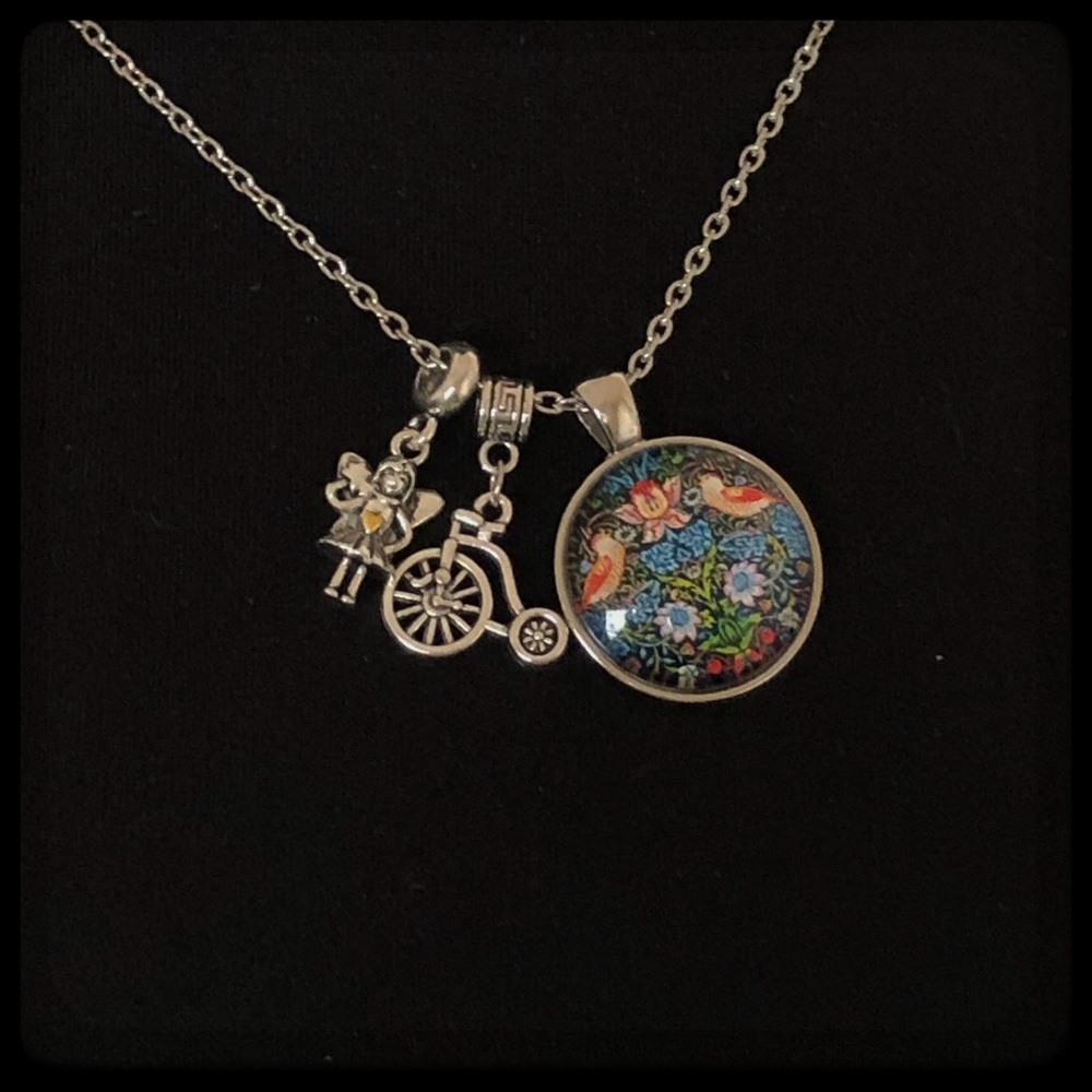 🆕✅ CHAIN NECKLACE WITH THREE CHARMS